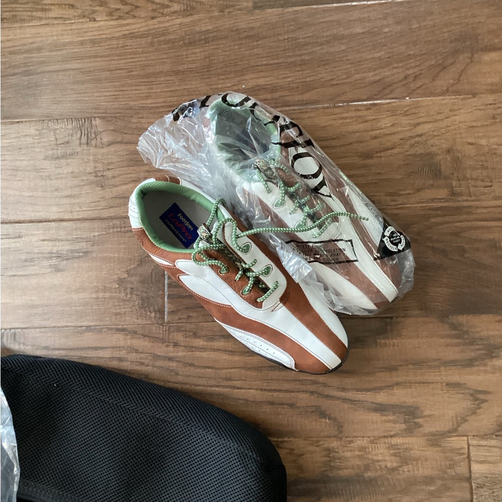 Ladies golf shoes